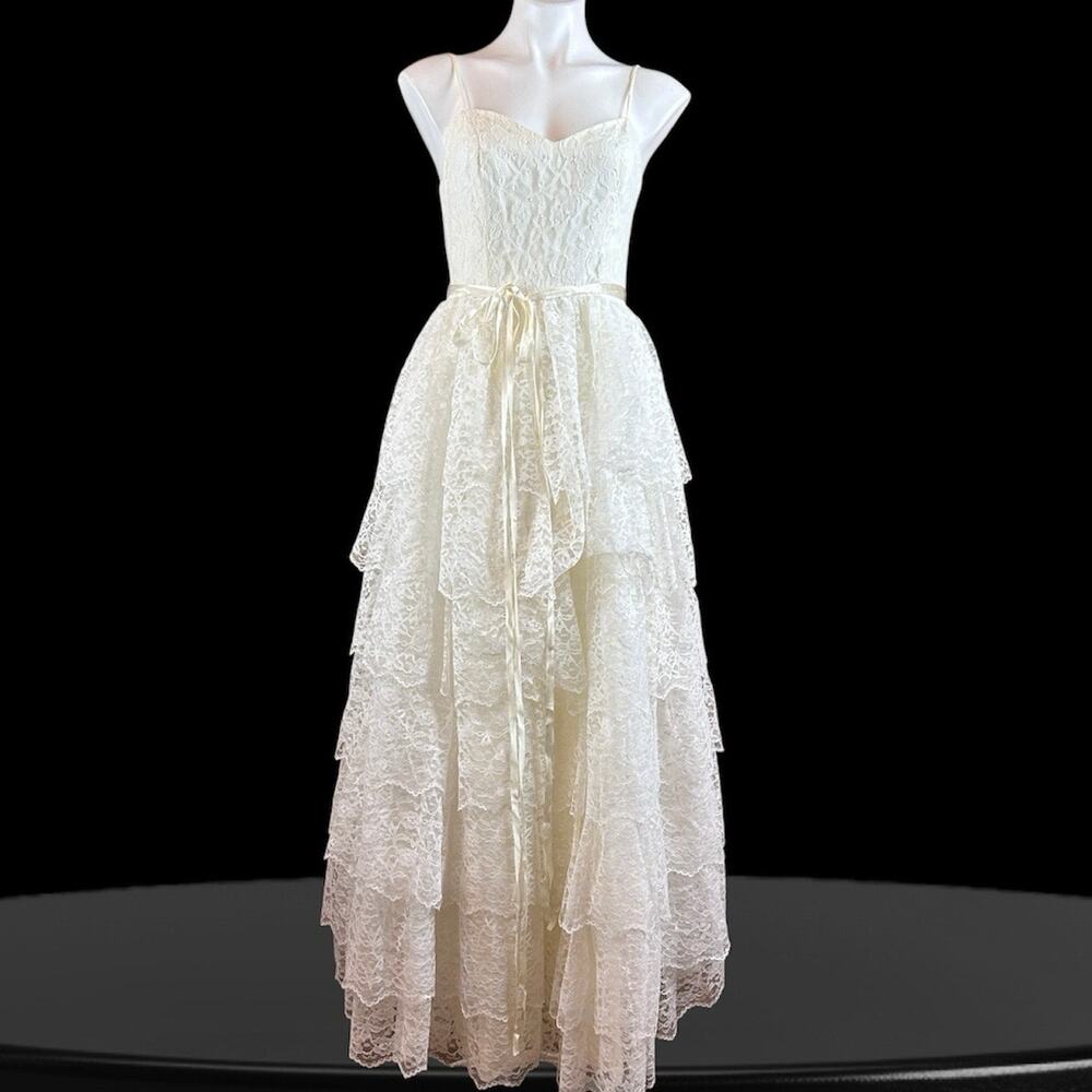 Vintage Cream Lace Wedding Dress